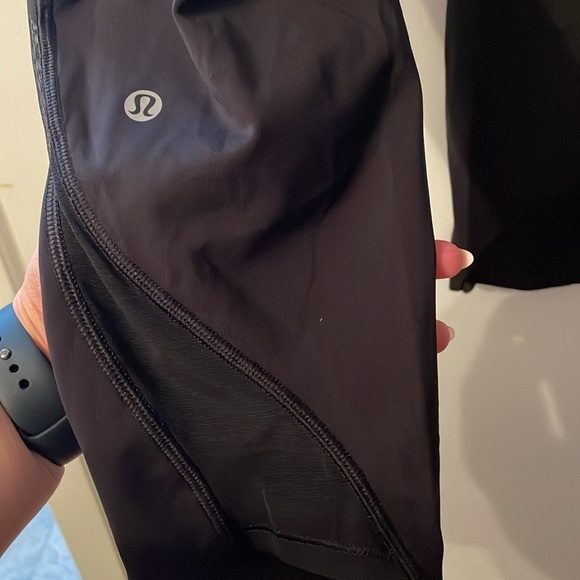 Lululemon‎ Size 6 Black Crop Legging Unique Swirly Mesh Design Great Condition - Picture 6 of 8